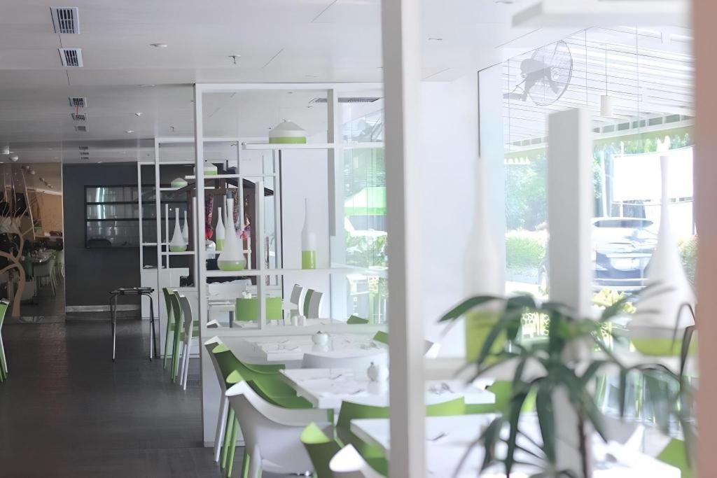 Pomelotel Patra Kuningan Jakarta Bagian luar foto
